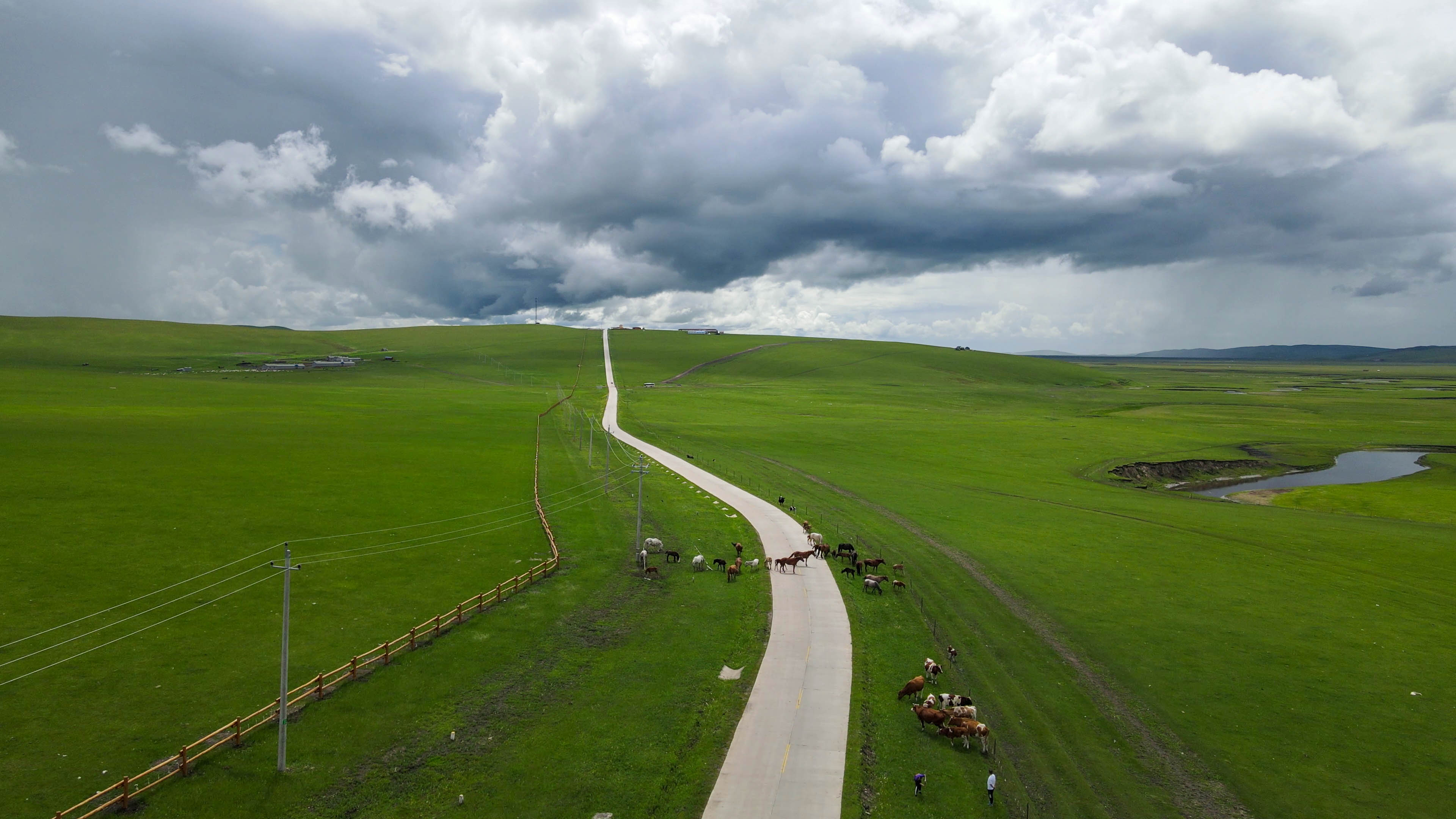 78月份国内适合旅游的地方(78月份国内适合旅游的地方有哪些)-第1张图片