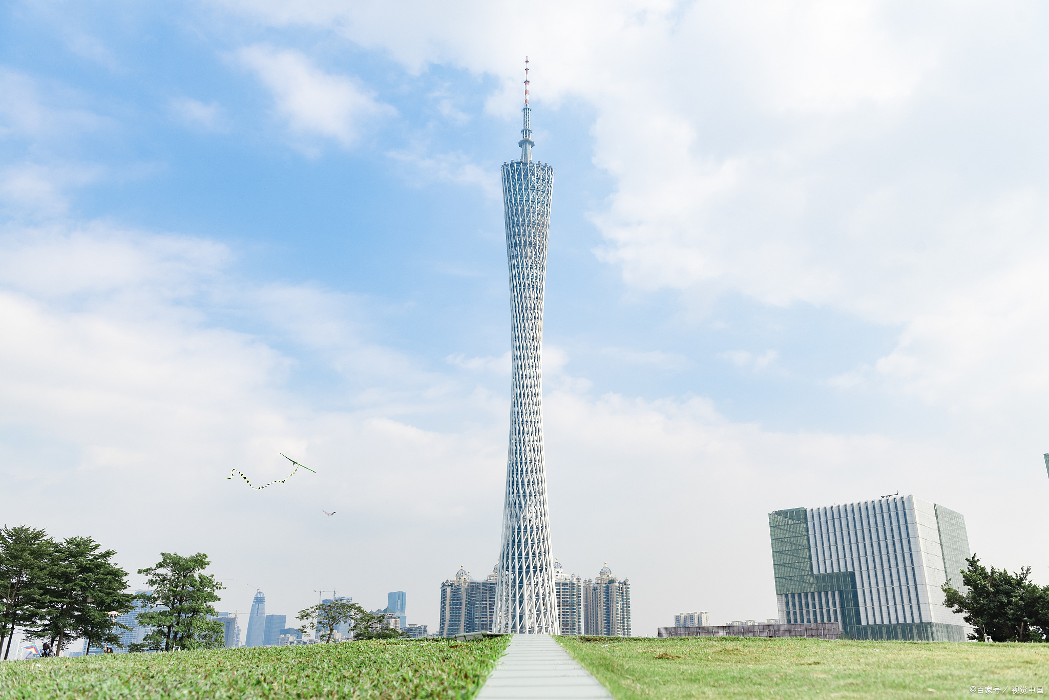 【法国巴黎埃菲尔铁塔,法国巴黎埃菲尔铁塔的简介】-第1张图片