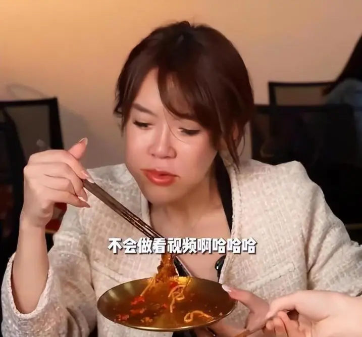 浪胃仙到底是男是女.浪胃仙早期男装照片?-第2张图片